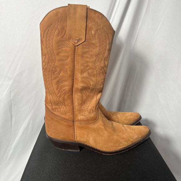 Bloomingdale's Shoes - Bloomingdale’s Cowgirl Leather Western Boots Brown Size 39